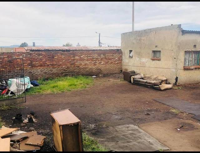 LAND FOR SALE IN MOLAPO